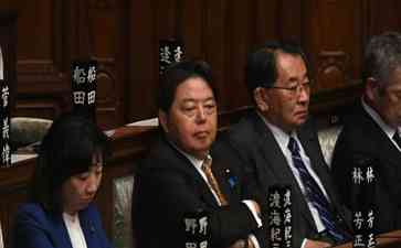  日本自民党“黑金”丑闻升级，内阁高官纷纷被撤