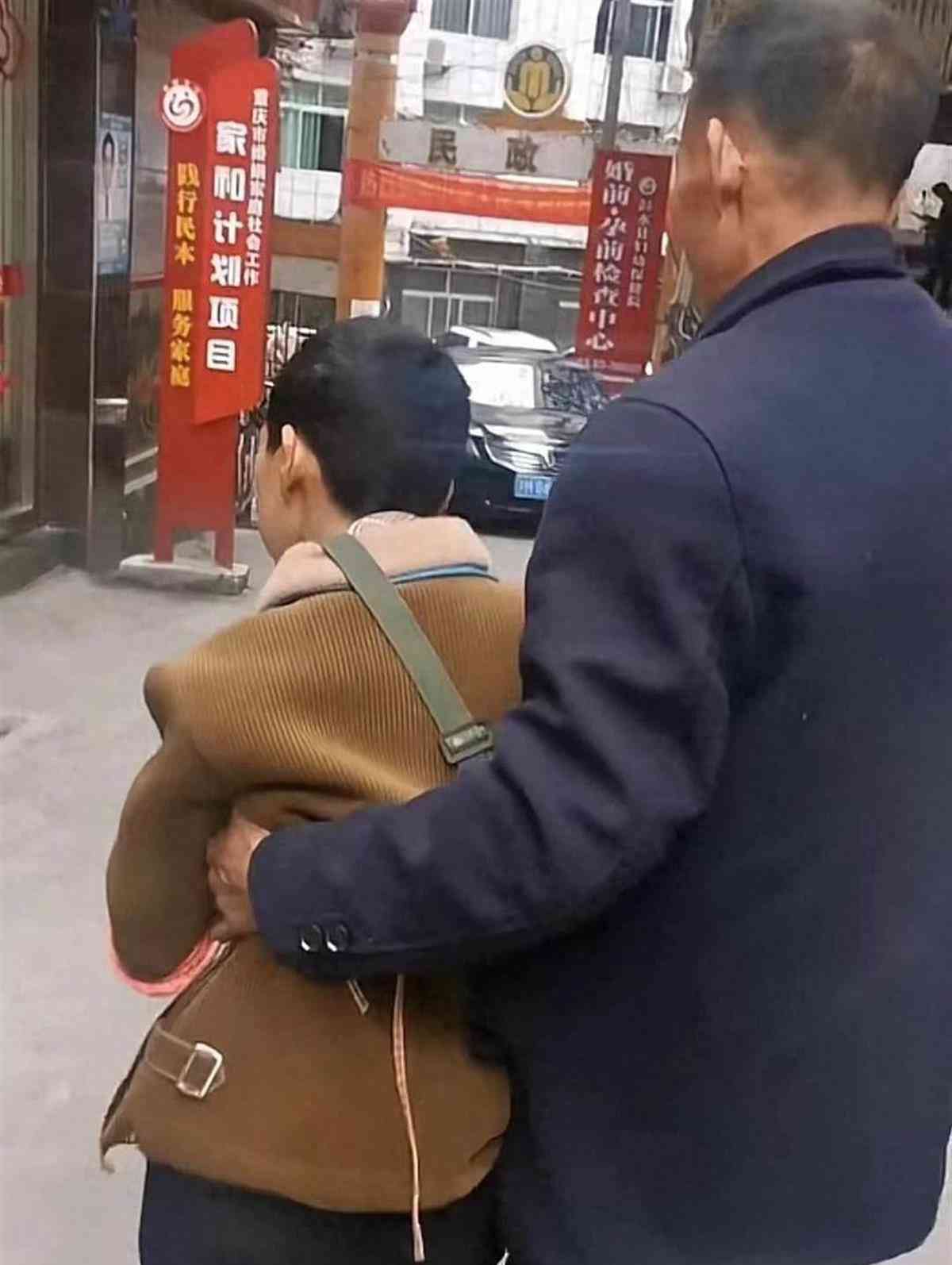 智障女子嫁给老男人？真相扑朔迷离！